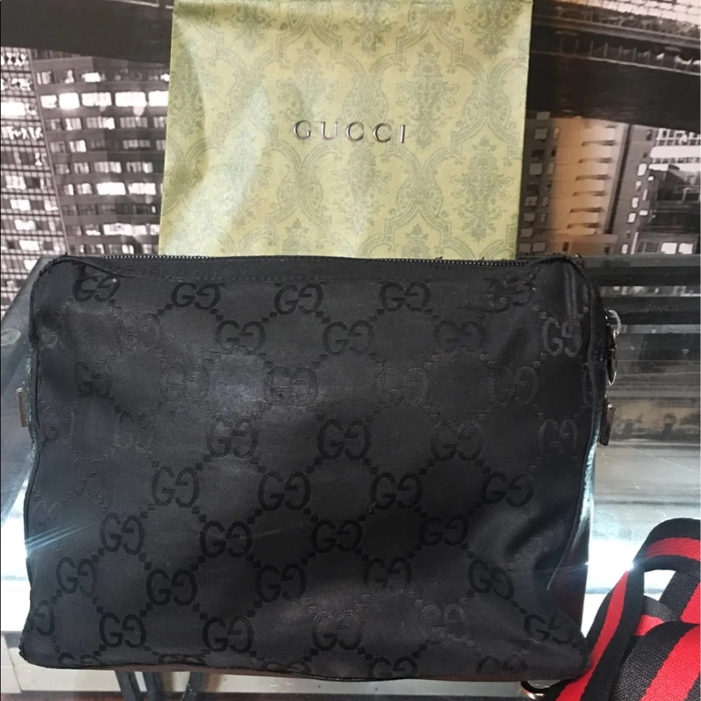 Authentic Gucci GG Canvas Shoulder Bag - Picture 4 of 13